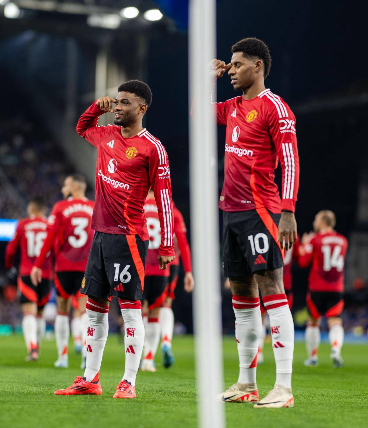 巴萨主帅豪言：今晚必须击败曼联，否则辞职！的简单介绍