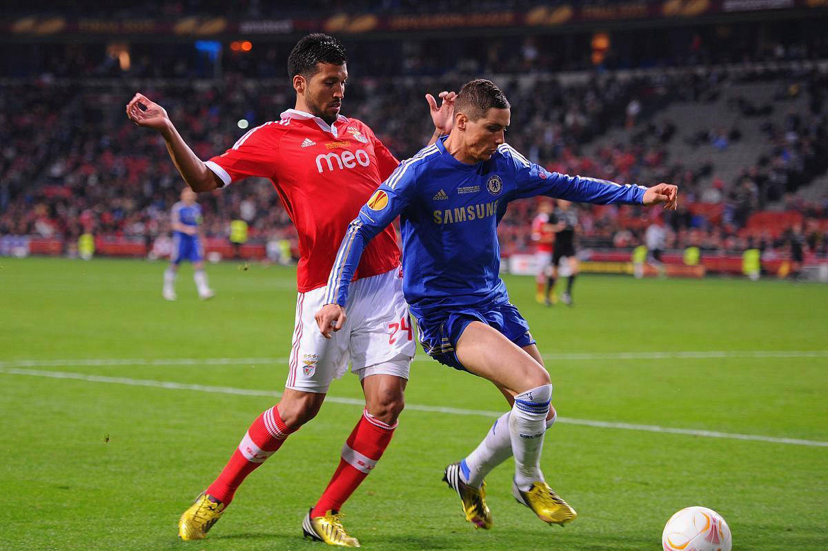 包含本菲卡遭遇争议红牌，哈兰德乘势反超比分完成逆转的词条